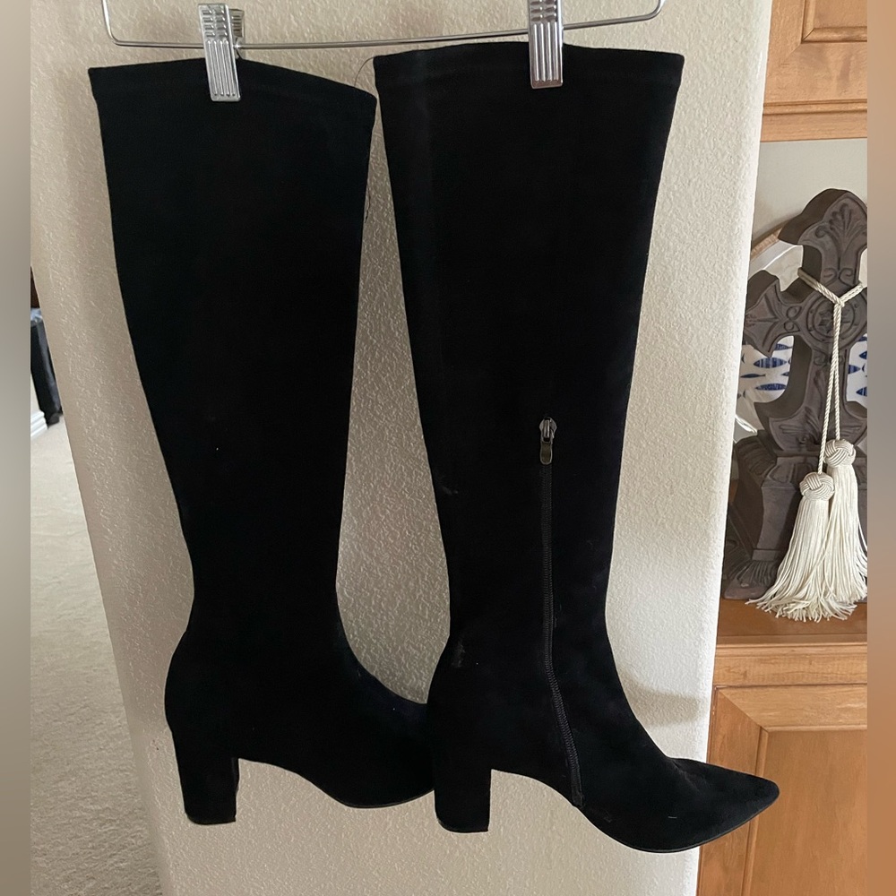 Elegant Black Knee-High Women's Boots NWOT
